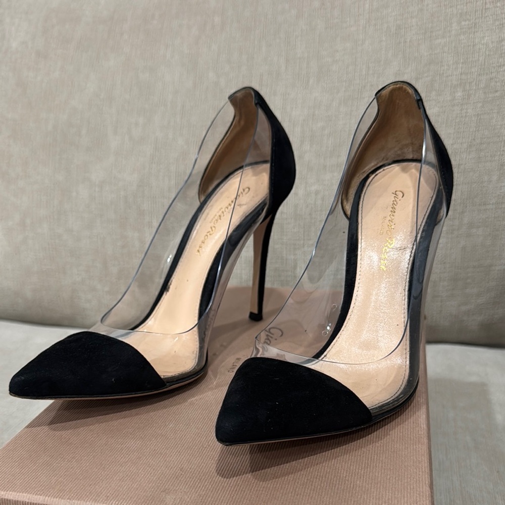 Gianvito Rossi Black Heels Elegant Design